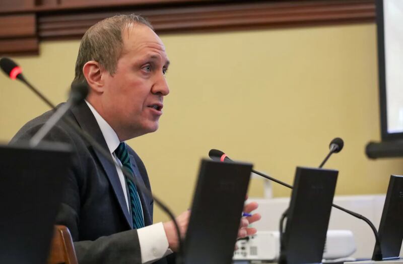Illinois Power Agency director Brian Granahan speaks to lawmakers at a Capitol hearing