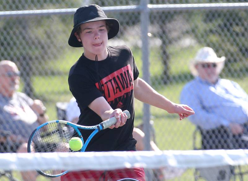 Ottawa's Trevor Mortenson plays tennis against L-P on Tuesday, April 11, 2023 at the L-P Athletic Complex in La Salle.