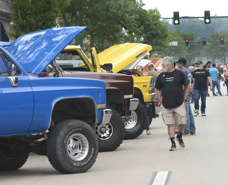 The rain held off and helped draw large crowds along LaSalle St. as many had the opportunity to view many classic vehicles Friday night during the 27th annual Cruise Night in Ottawa. The event is put on by the La Salle County Cruisers.