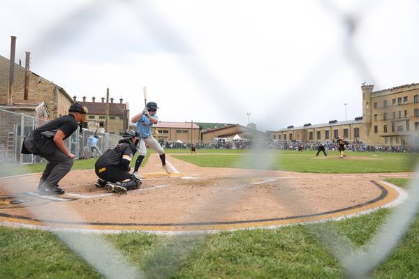 Bill Murray joins thousands who turn out for Slammers game at Old Joliet Prison 