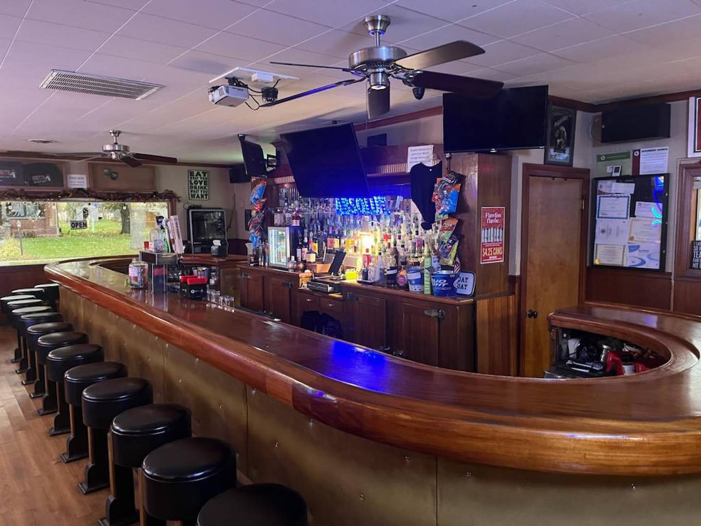 Mott's Lounge in Burlington still has the original 1920s bar (pictured).
