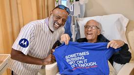 Chicago Cubs alum brings smiles to patients at Advocate Condell Medical Center 