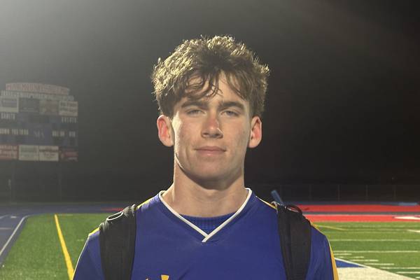 Marmion, Aurora Central Catholic advance to regional final with convincing victories