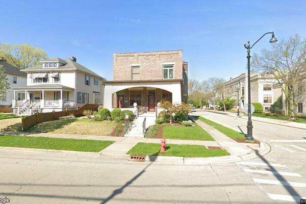 Sale closed in Joliet: $460,000 for a single-family home built in 1910