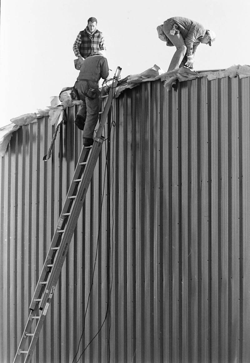 A view of crews building the frame of the second airplane hanger in January 1986 at the Illinois Valley Regional Airport in Peru.