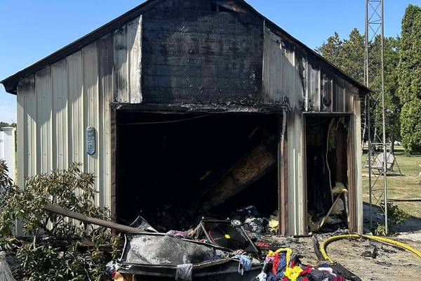 Reading and Streator firefighters quickly extinguish garage fire