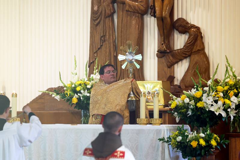 The Rev. Matthew Pratscher, pastor of St. John Paul II, presents the Eucharist, or the Blessed Sacrament, as part of the National Eucharistic Pilgrimage service St. John Paul II Catholic Church on Sunday, May 18, 2025.