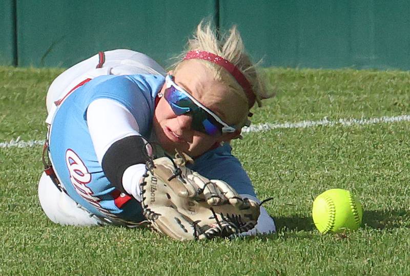 Ottawa's Reese Purcell misses a catch on the run in right field on Wednesday, April 29, 2026 at the L-P Athletic Complex in La Salle.