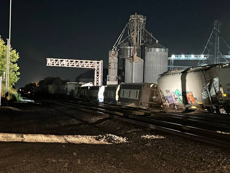 Authorities state that five cars, all carrying sand, left the tracks around 8:45 p.m. just east of the crossing locating on First Street.