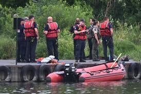 Body of missing kayaker found in Fox River in St. Charles