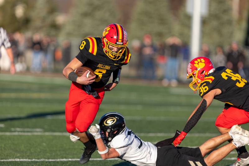 Batavia's Michael Vander Luitgaren runs the ball against Glenbard North at the Class 7A Quarter Final on Saturday, Nov.15,2025 in Batavia.