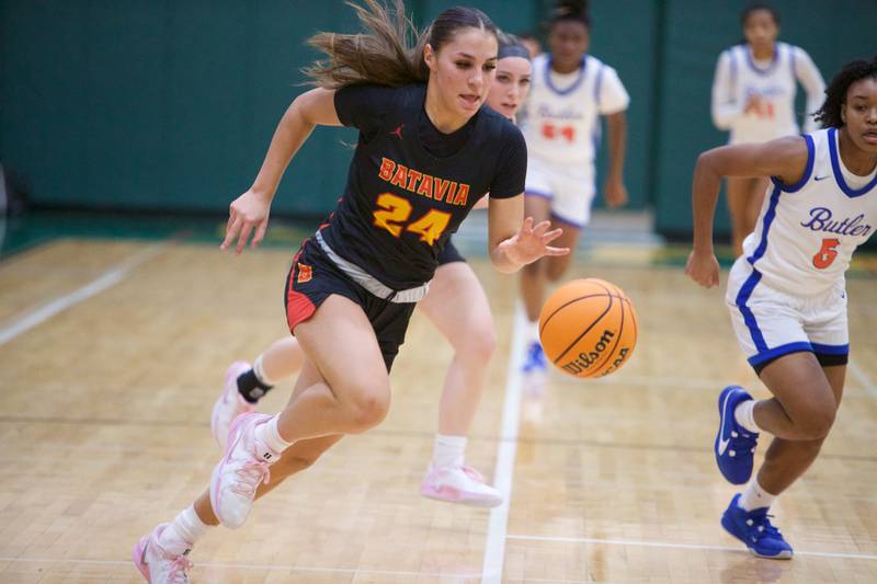 Batavia's Hallie Crane leads a breakaway against Butler during the Dave Yates Chicagoland Showcase on Saturday, Dec 7, 2024 at Fremd in Palatine.