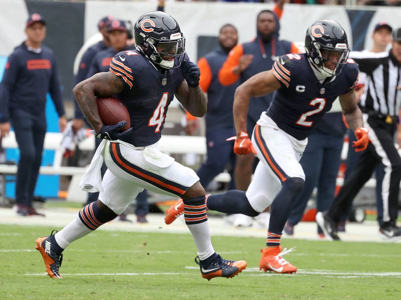 Chicago Bears running back D'Andre Swift breaks through the Los Angeles Rams defense on his way to the end zone scoring on a long run during their game Sunday, Sept. 29, 2024, at Soldier Field in Chicago.
