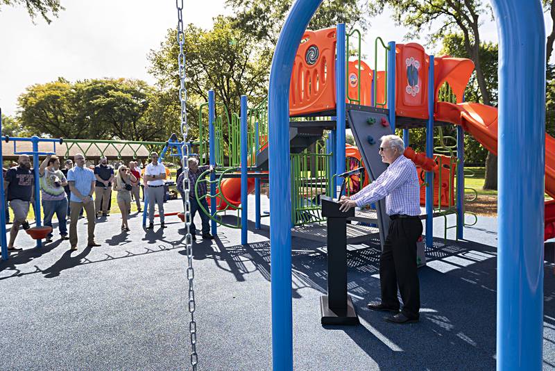 Dixon mayor Glenn Hughes speaks Thursday, Oct. 5, 2023 about the collaboration between the district and the city to bring the newest equipment to Vaile Park.