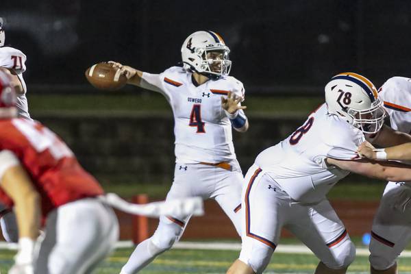 Oswego junior QB Drew Kleinhans, son of a coach, dandy in varsity debut to lead win at Naperville Central