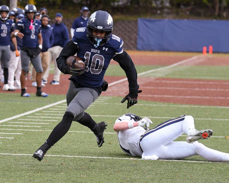 Chicago Hope Academy's Jacobi Henry (10) runs the ball in for a touchdown during the 3A Playoff game against IC Catholic Prep on Saturday Nov. 1, 2025, held at Altgeld Park in Chicago..