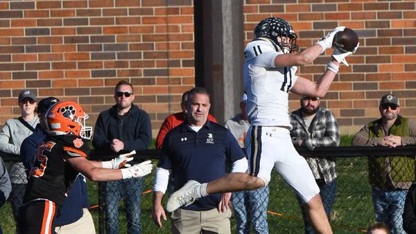 Big-play threat Grant Bowen emerges as two-way star for IC Catholic Prep, sees recruitment take off