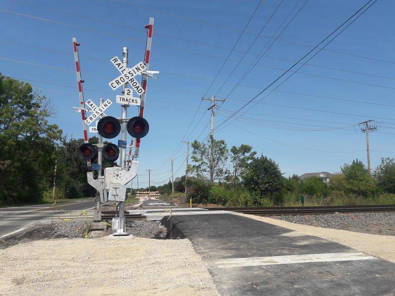 Yorkville police Kennedy Road railroad crossing gates down temporarily