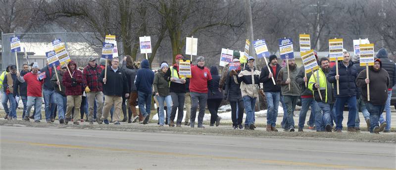 About 50 members of the Teamsters Union picketed Wednesday, Jan. 31, 2024, outside the Illinois Department of Transportation office in Ottawa. The union is negotiating with the state for higher wages and benefits.