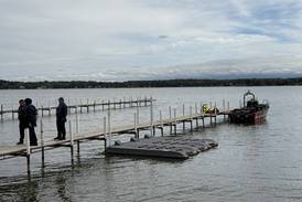 Search resumes for missing boater in Fox Lake