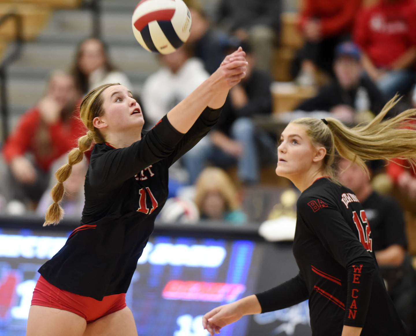 Joe Lewnard/jlewnard@dailyherald.com
Benet Academy’s Ellie Stiernagle hustles to keep the ball in play during the Class 4A girls volleyball sectional final against Glenbard West at St. Charles North Wednesday.