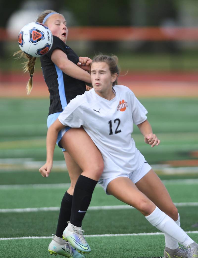 John Starks/jstarks@dailyherald.com
Wheaton Warrenville South’s Ashlyn Adams, right, and St. Charles North’s Lauren Balster battle in the St. Charles East girls soccer sectional semifinal game on Tuesday, May 24, 2022.