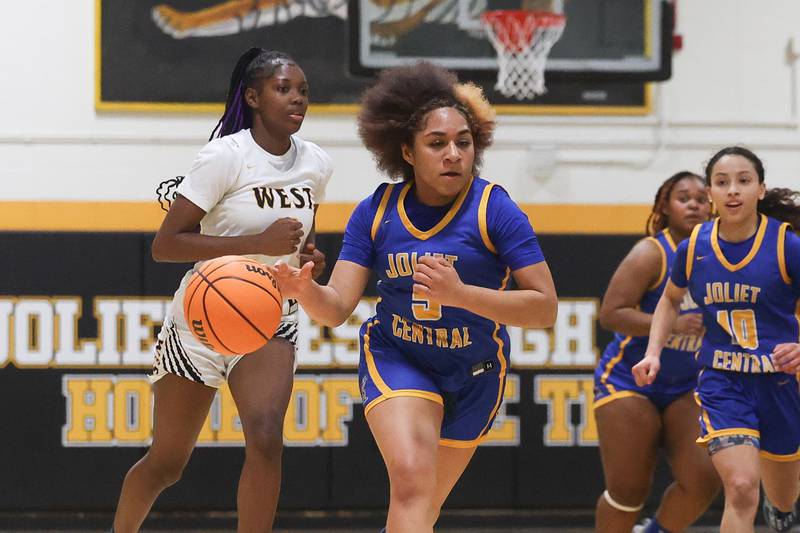 Joliet Central’s Melanie Tua-Link takes the ball upcourt against Joliet West on Thursday, Jan 30, 2025 in Joliet.