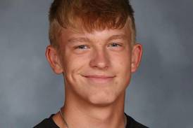 Joe Hoekstra’s double-double, late bucket help Streator top Plano at Dean Riley