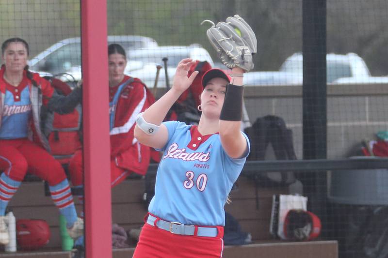 Ottawa third baseman Aubrey Sullivan squeezes the ball to make an out against L-P on Monday, April 21, 2025 at the L-P Athletic Complex in La Salle.
