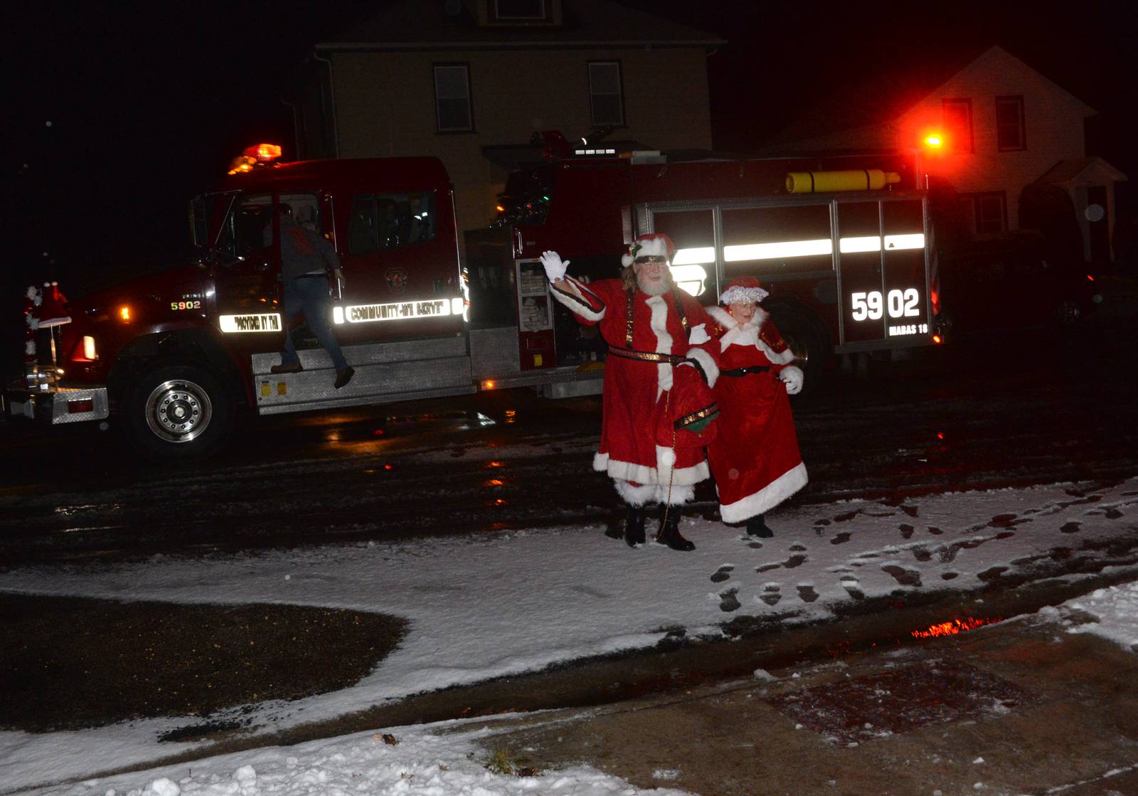 Snow ushers in Forreston’s Christmas in the Country – Shaw Local