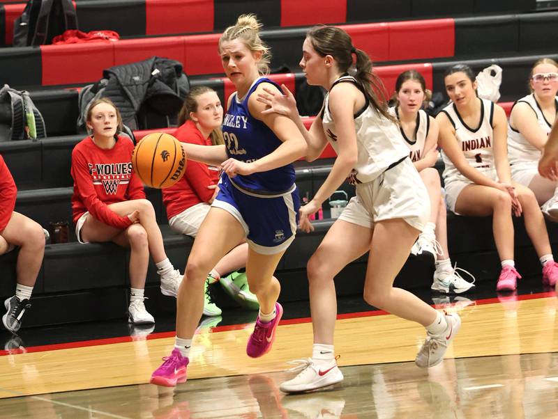 Hinckley-Big Rock's Anna Hermann goes baseline against Indian Creek's Ally Keilman during their game Monday, Jan. 13, 2025, at Indian Creek High School in Shabbona.