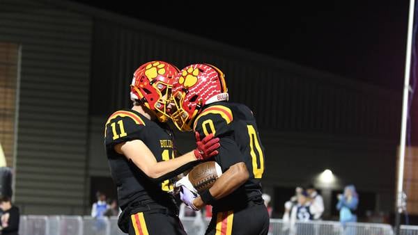 Batavia forces five turnovers, opens Class 7A playoffs with shutout over Hoffman Estates