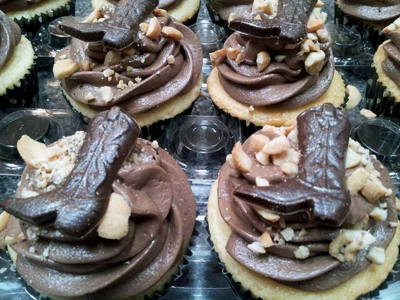 Motherdaughter baking team from Joliet creates custom cupcakes Shaw