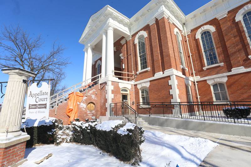 A view of the  renovations outside the Appellate Courthouse on Monday, Jan. 26, 2026 downtown Ottawa. The Appellate Courthouse is going through a renovation to make it more wheelchair accessible.