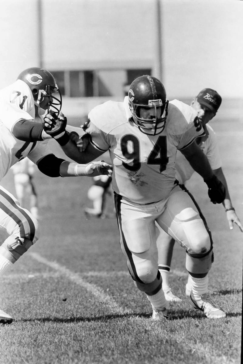 Chicago Bears guard Joe Spivak works on drills with with tight end Andy Frederick during training camp on Wednesday, June 12, 1985 in Platteville Wis.