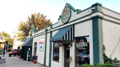 Mystery Diner in St. Charles: Filling Station Pub & Grill a relaxed destination