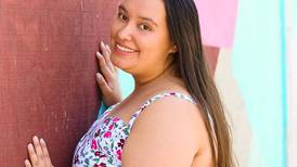 Senior Spotlight>Jasmine Valadez-Castaneda (Hall High School)