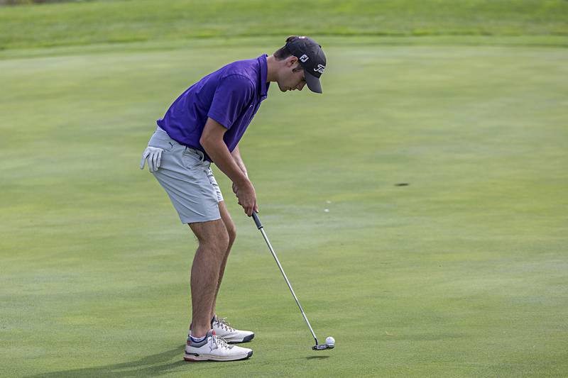 Dixon’s Mason Weigle putts on #17 Wednesday, Sept. 27, 2023 during the class 2A golf regionals at Deer Valley Country Club.