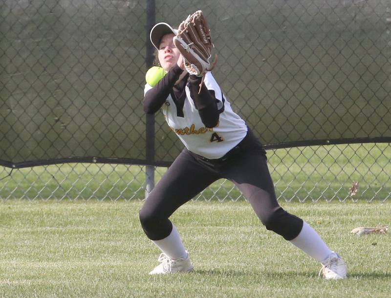 Putnam County's Sarah Johnson misses a catch in left field on Tuesday, April 25, 2023 at Putnam County High School.