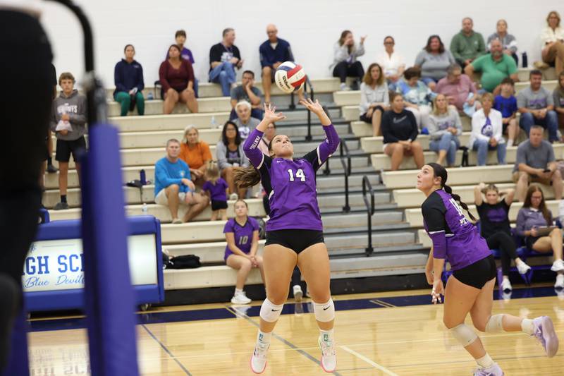Manteno's Danika Fletcher sets up the ball during the Panthers' victory in three sets, 19-25, 25-19, 25-21, over Peotone on Tuesday, Sept. 23, 2025.