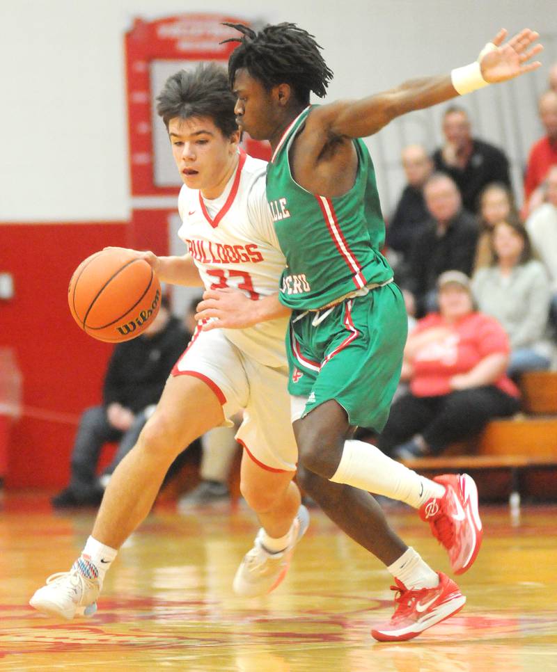 Streator's Logan Aukland dribbles past La Salle-Peru's Cordell Wheatley at Pops Dale Gymnasium on Friday, Jan. 26, 2024.