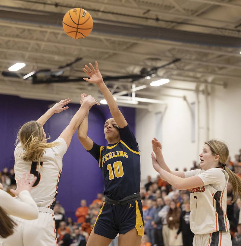 Sterling’s Nia Harris puts up a shot late in the game against Washington Monday, March 3, 2025, during the 3A Supersectional at Rochelle High School.