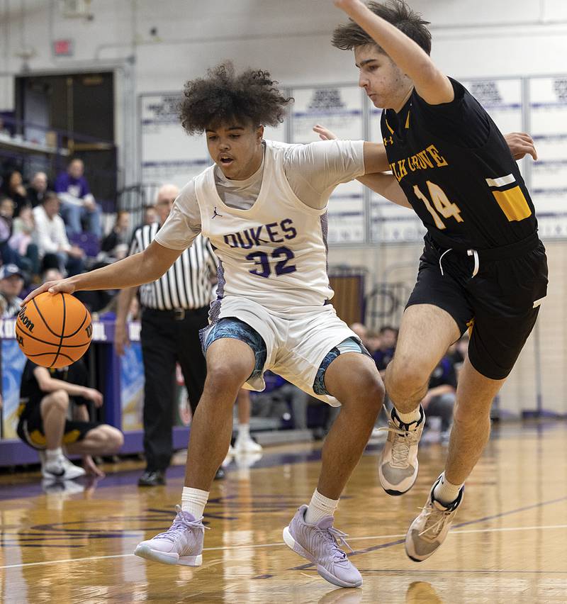 Dixon’s Darius Harrington handles the ball against Elk Grove Saturday, Jan. 11, 2025, at Dixon High School.