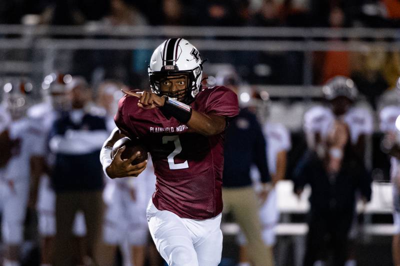 Plainfield Norths Demir Ashiru points to where he wants a team mate during a game against Oswego  Friday Sept. 30, 2022 at Plainfield North High School