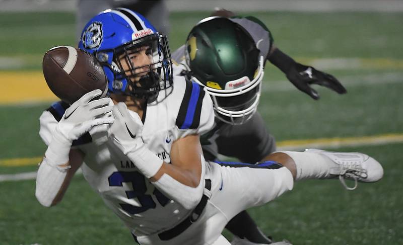 Lake Zurich’s Nikolay Oblakov misses a catch as Stevenson’s David Akinbosoye defends in a football game in Lincolnshire on Friday, September 8, 2023.