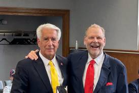 Kane County Treasurer Lauzen receives national financial management award 
