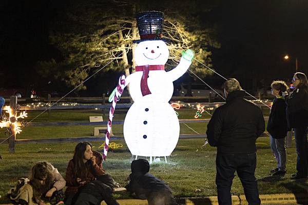 5 Things to Do: Live comedy, drive-thru holiday light show in Rock Falls this weekend 