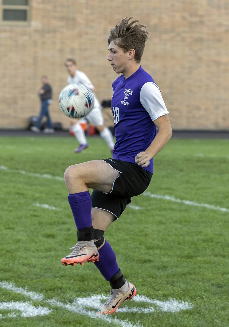 Dixon’s Ethan Bond handles the ball against Winnebago Thursday, Sept. 26, 2024, at Dixon High School.