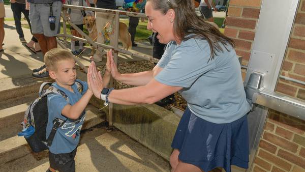 2025 Illinois School Report Card: Graduation rate up, absenteeism down, teacher jobs filled