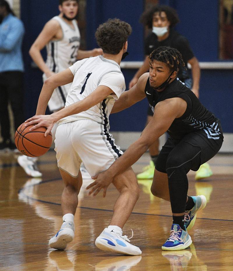 John Starks/jstarks@dailyherald.com
Addison Trail’s Luke Smith dribbles behind his back to keep the ball from Willowbrook’s Evan Stubblefield in a boys basketball game in Addison on Tuesday, January 18, 2022.